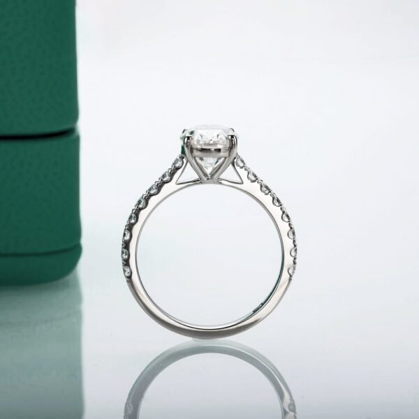 Anel Oval Moissanite 2 quilates - Imagem 3